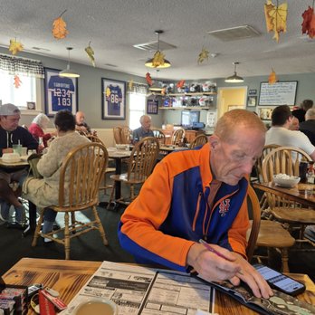 Mardee's - Interior shot - Diners Near Me - Clarence Center, New York