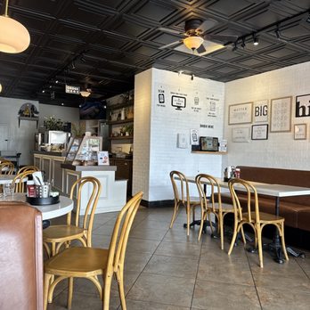 Toast & Thai - Dining area - Breakfast & Brunch Near Me - El Segundo, California