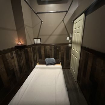 Pure Qi Spa - 6/1/24 - Masseuse Room - Massage Near Me - Brooklyn, New York Pure Qi Spa - 6/1/24 - Masseuse Room - Massage Near Me - Brooklyn, New York