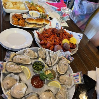 Sam's Boat - Fresh oysters - Sports Bars Near Me - Cypress, Texas