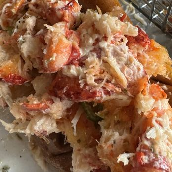 Curious Kitchen and Bar - Lobster roll - Cocktail Bars Near Me - Senoia, Georgia