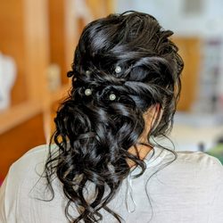 Hans on Beauty - Bridal updo