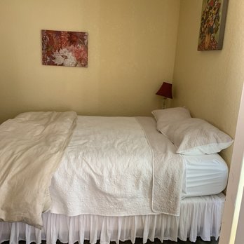 Jonquil Motel - Guest bedroom - Hotels Near Me - Bisbee, Arizona