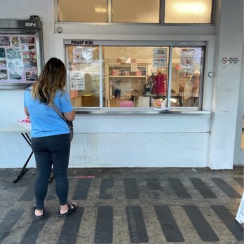 Leonard's Bakery - Bakeries Near Me - Honolulu, Hawaii