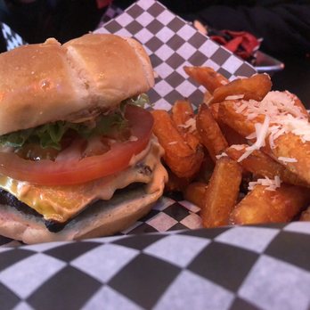 Moe & Curly's - Karaoke Near Me - Omaha, Nebraska