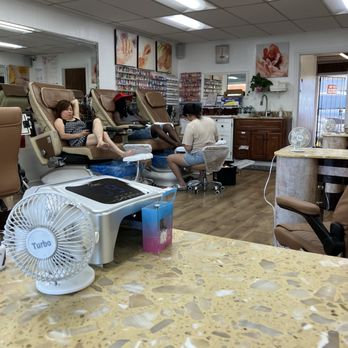 Queen Nails - The manager (or whoever?) sat in the middle of the salon watching videos with her phone blasting for all the world to hear - Nail Salons Near Me - Los Angeles, California Queen Nails - The manager (or whoever?) sat in the middle of the salon watching videos with her phone blasting for all the world to hear - Nail Salons Near Me - Los Angeles, California