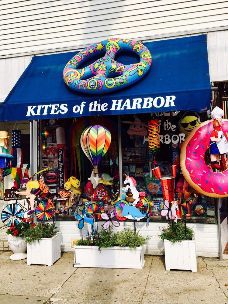 KITES OF THE HARBOR Updated September 2024 75 Main St, Sag Harbor