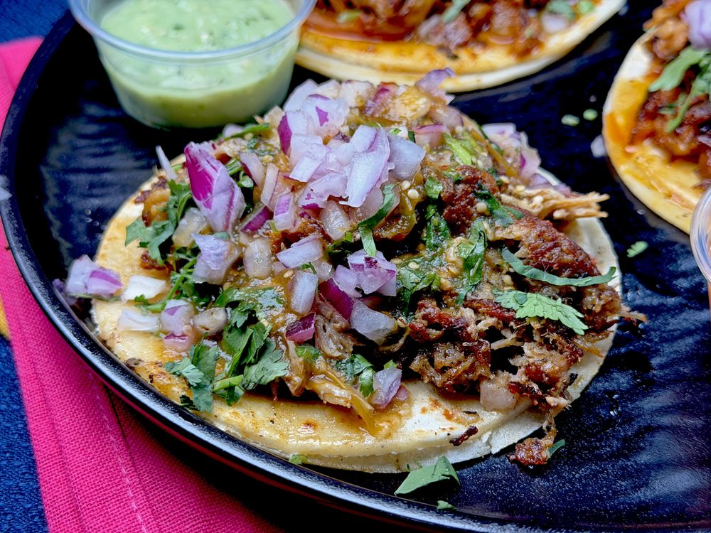Los Periquitos Market and Taqueria