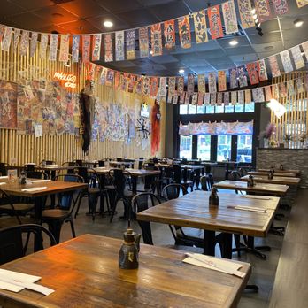 Maguro - Seating area - Sushi Bars Near Me - Brookline, Massachusetts
