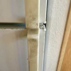 Rogue River Landing RV & Resort - Dirty refrigerator handle.