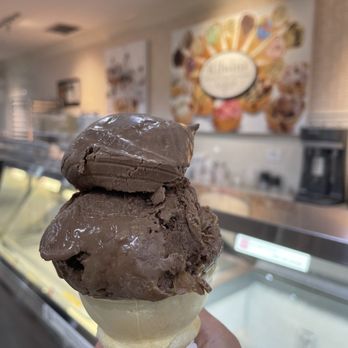 Kilwins Ice Cream - Chocolate - Fudge - Chocolate peanut butter (1 scoop) - Desserts Near Me - Key West, Florida Kilwins Ice Cream - Chocolate - Fudge - Chocolate peanut butter (1 scoop) - Desserts Near Me - Key West, Florida