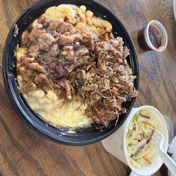 TEX 808 BBQ & Brews - Mac Daddy bowl with pulled pork & brisket - Barbeque Near Me - Honolulu, Hawaii