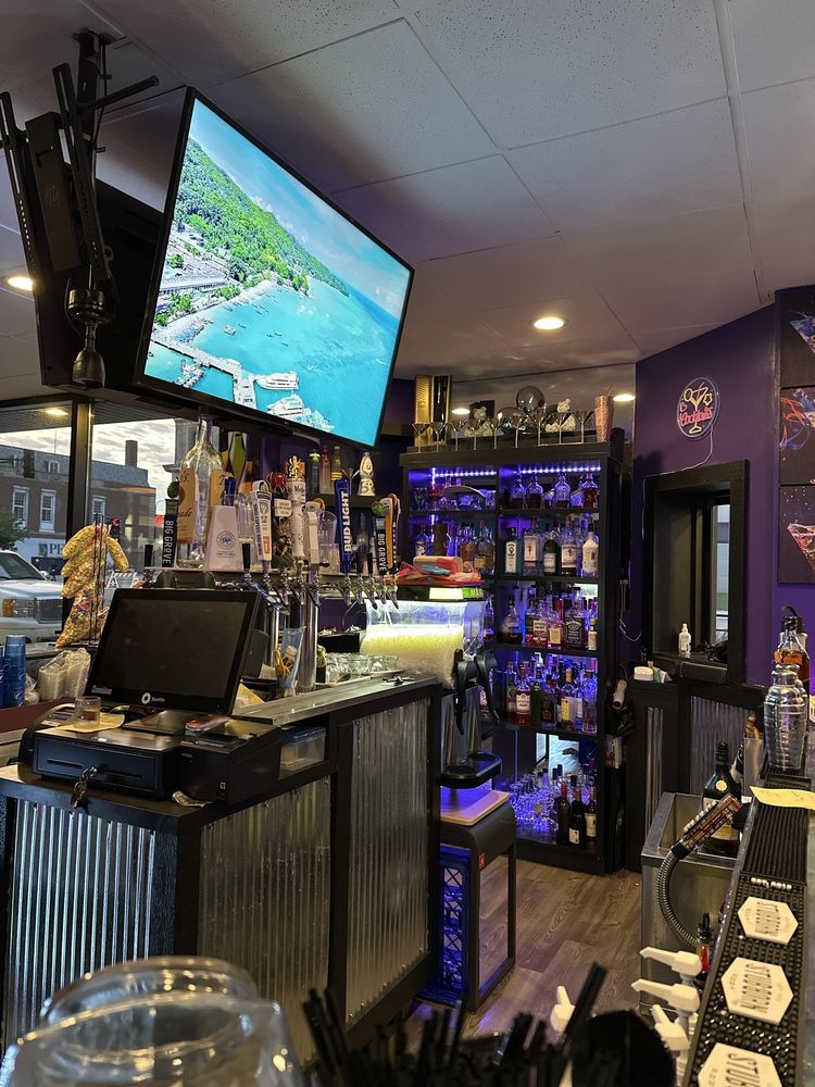 Ari’z Supperclub & Martini Lounge Logo