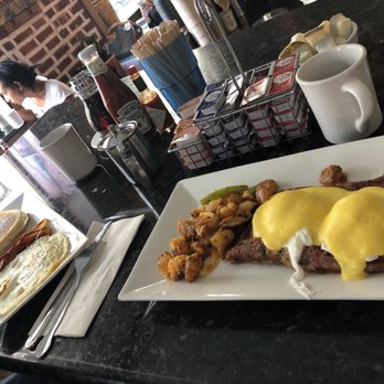 Roxanne Cafe - Corned beef sunrise is a must-try - Italian Near Me - San Francisco, California