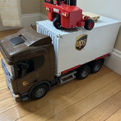 G Willikers Toy Shop - UPS truck