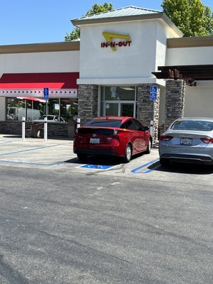 In-N-Out Burger by null