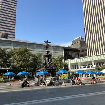 Fountain Square - Music Venues Near Me - Cincinnati, Ohio Fountain Square - Music Venues Near Me - Cincinnati, Ohio