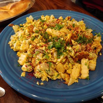 Salam Restaurant - Eggs with potatoes and tomatoes on the side - Middle Eastern Near Me - Chicago, Illinois Salam Restaurant - Eggs with potatoes and tomatoes on the side - Middle Eastern Near Me - Chicago, Illinois