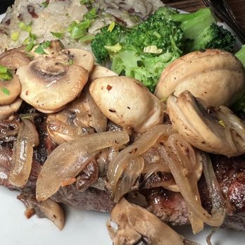 Caloroso Eatery & Bar - Italian Near Me - Shelton, Connecticut