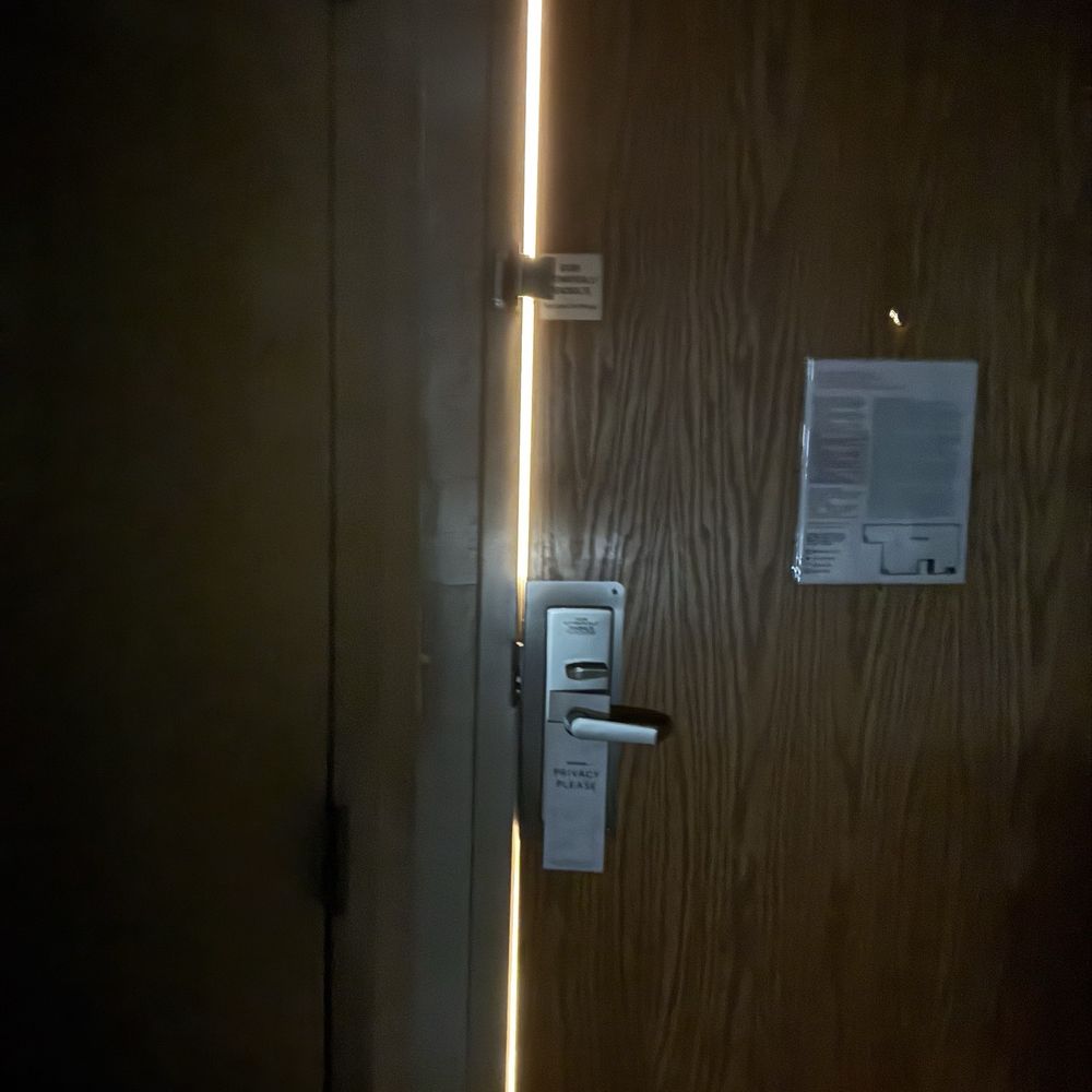 Door with no seal. Door with no seal.