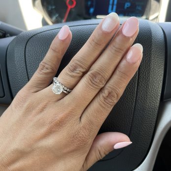 Luna Nails Bar - Nail Salons Near Me - Bellflower, California
