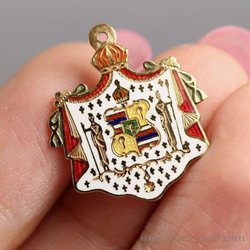 Hawaii Estate & Jewelry Buyers - Front of pendant, super clear, accurate colors and to scale! Great job with polishing, see the after photos! WOW!!