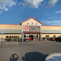 Tractor Supply - Exterior