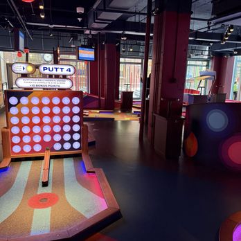 Puttshack - Philadelphia - Mini Golf Near Me - Philadelphia, Pennsylvania