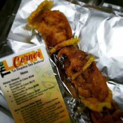 The Latin Corner - Pincho Frito de Cerdo o Pollo y Tostones / Fried Pork or Chicken Kabob with Tostones