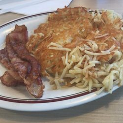 Huddle House - Plain hashbrowns & bacon.