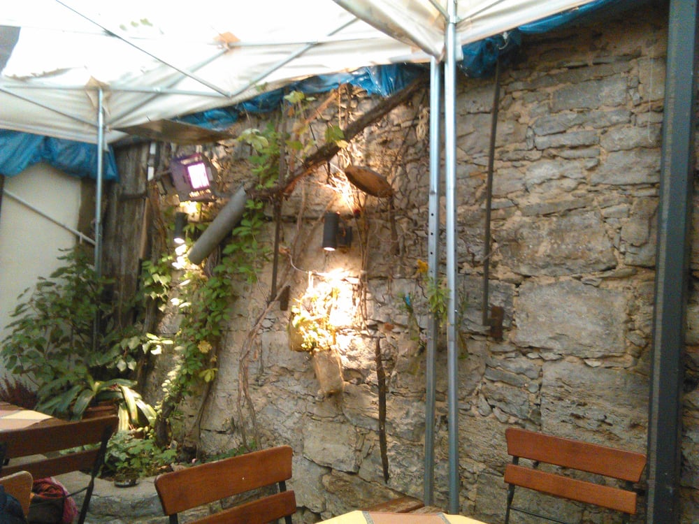 Hinterhöfle - Innenhof - outside - Beer Garden Near Me - Volkach, BY Hinterhöfle - Innenhof - outside - Beer Garden Near Me - Volkach, BY