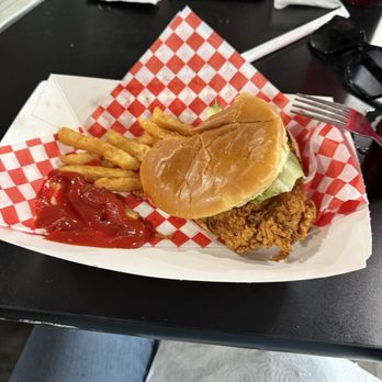 Earl's Grille - Burgers Near Me - Crump, Tennessee