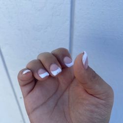 Passion Nails - Chipped nail