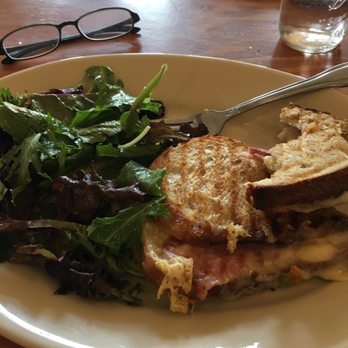 Basecamp Books & Bites - Bookstores Near Me - Roslyn, Washington