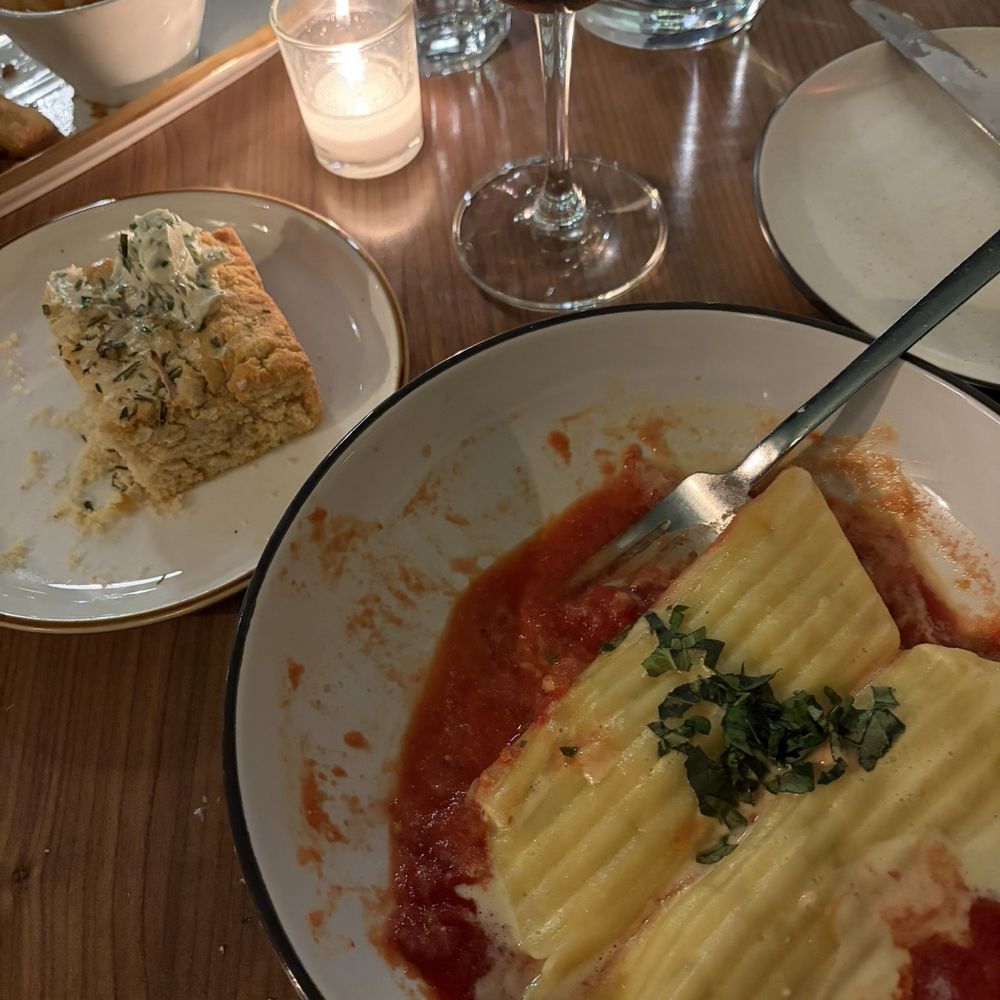 Avo - Focaccia and manicotti with a glass of Chianti for a perfect relaxing meal - Cocktail Bars Near Me - Nashville, Tennessee
