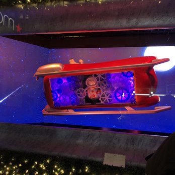 Macy's - Christmas Windows - Department Stores Near Me - New York, New York