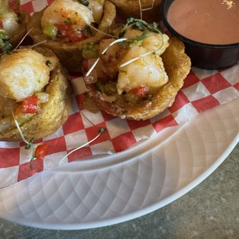 Restaurante Tablas - Tostones relleno con camarones - Seafood Near Me - Ponce, Puerto Rico
