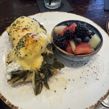Gus's Barbecue - "Southern Style" Eggs Benedict - Barbeque Near Me - South Pasadena, California