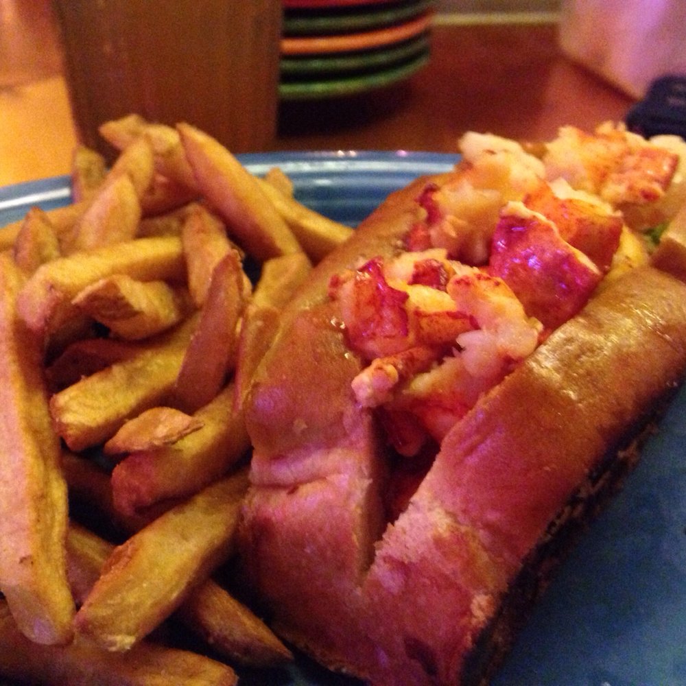 Geddy's - Hot lobster roll - Seafood Near Me - Bar Harbor, Maine