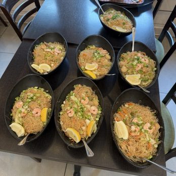 Max's Restaurant - Glendale - Pancit Bihon - Filipino Near Me - Glendale, California