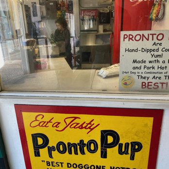 Pronto Pup - View from the side of the shop - Ice Cream & Frozen Yogurt Near Me - Seaside, Oregon