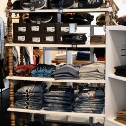 1st Miracle Boutique - Brand name apparel