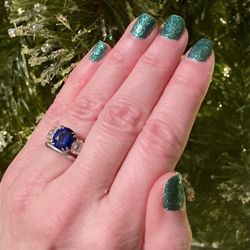 Christmas nails by Tri. Regular glitter nail polish, not gel.