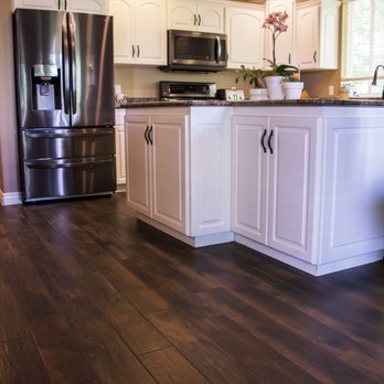 St George Flooring - a kitchen with hardwood floors - Flooring Near Me - St George, Utah St George Flooring - a kitchen with hardwood floors - Flooring Near Me - St George, Utah