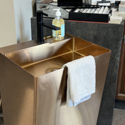 Builders Custom Counter - Freestanding Pedestal Sink
