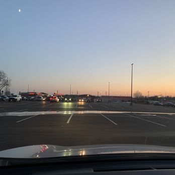 A&W Restaurant - Busy parking adding security - Burgers Near Me - Buffalo, Minnesota