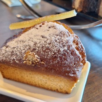 PLACE DUFFERIN - citrus cake - Buffets Near Me - Québec City, Quebec