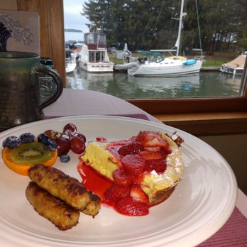 Fo'c'sle Bed & Breakfast - Raised Cream Cheese Pancake Fo'c'sle Inn Cornucopia WI Lake Superior Siskiwit Bay Marina - Hotels Near Me - Cornucopia, Wisconsin