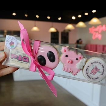 3 Sweet Girls Cakery - Official Bakery of The Flying Pig Marathon - Bakeries Near Me - Cincinnati, Ohio 3 Sweet Girls Cakery - Official Bakery of The Flying Pig Marathon - Bakeries Near Me - Cincinnati, Ohio