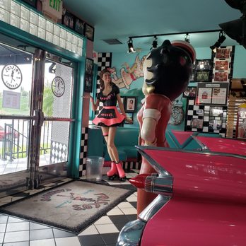 Frisco's Carhops - The inside of Frisco's. - American Near Me - Whittier, California